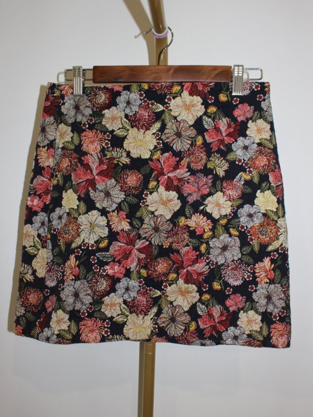 Loft Floral Skirt Size 4 Petite.